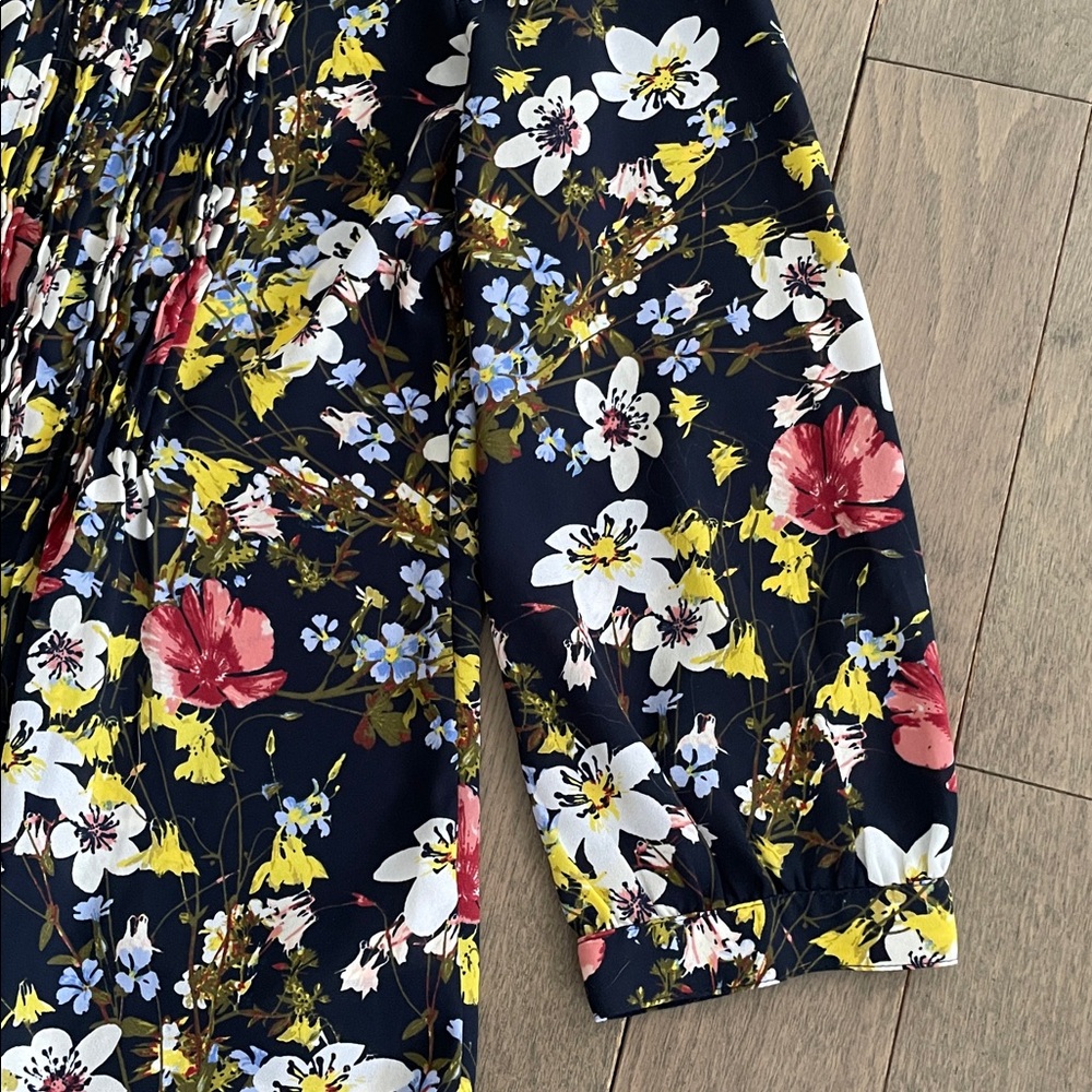 Banana Republic Blouse - XS, Navy Blue Floral Sheer, Like New! - Picture 9 of 15